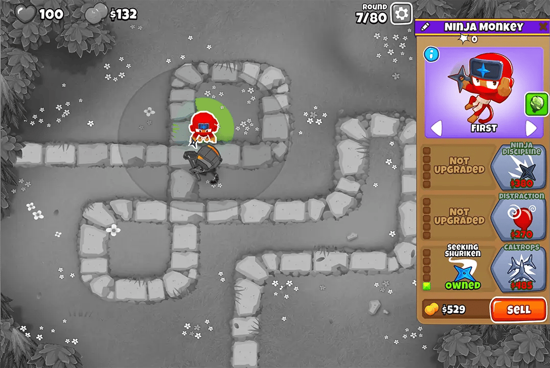 Bloons TD 6 screenshot of Round 7 on Monkey Meadow with Magic Monkeys only. A Ninja Monkey, selected with potential upgrades like Ninja Discipline and Seeking Shuriken, is visible.